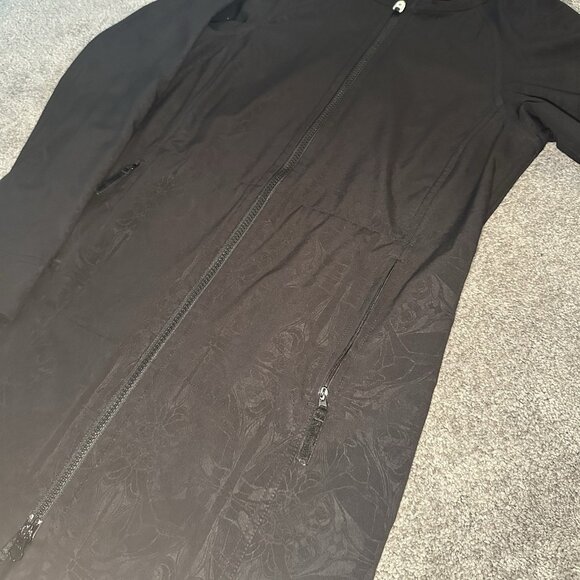 Lululemon Apres Yoga Hooded Jacket in Black Dance In Snow Pattern. Size 4 - Picture 5 of 16